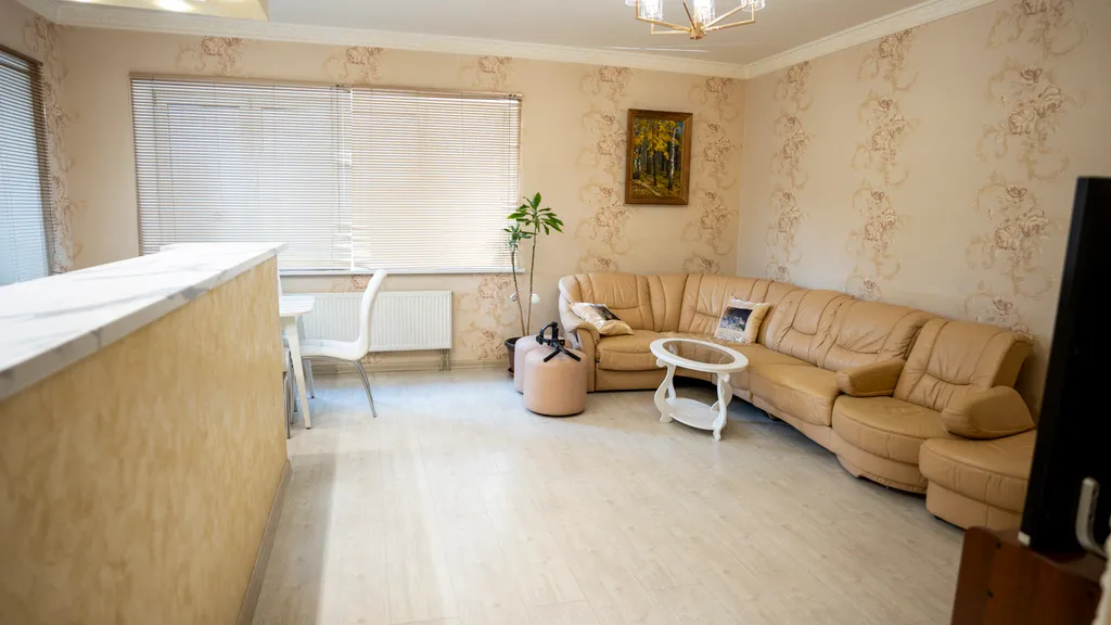 Уютный коттедж с теплым бассейном и большим чаном