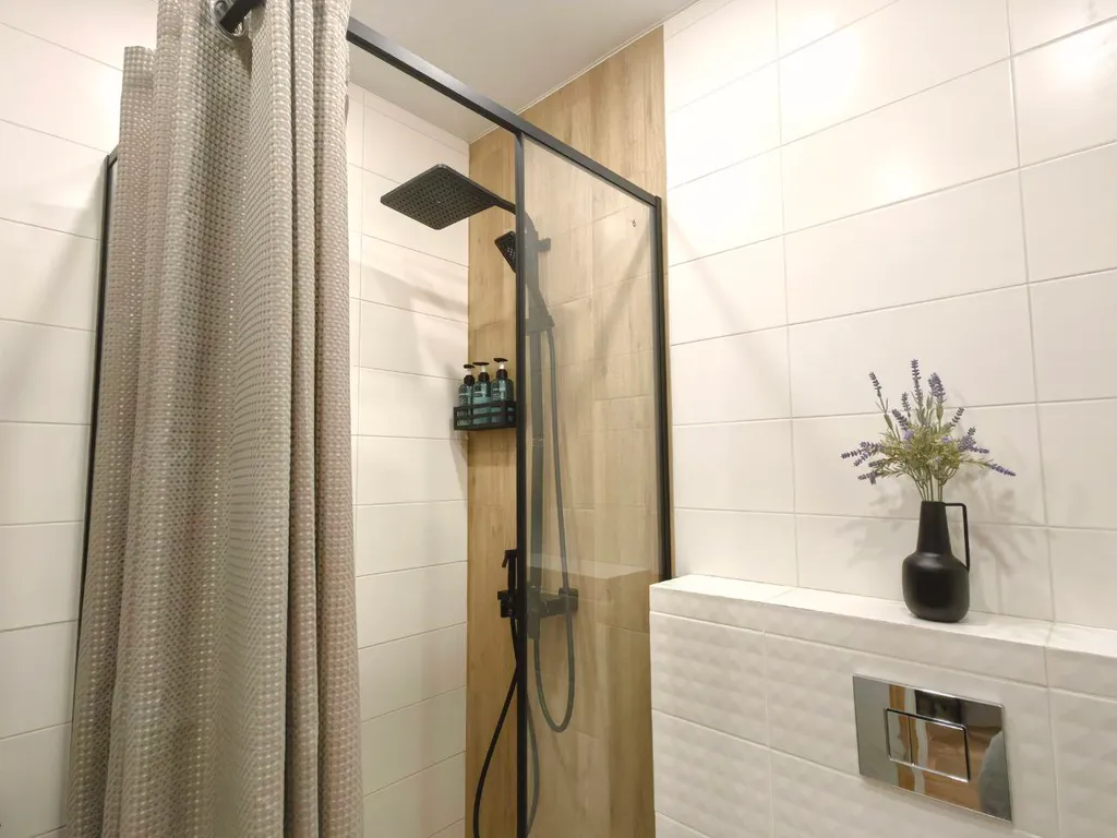 Просторная студия рядом с большим торговым центром