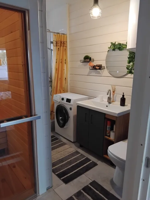 Дом с террасой, сауной рядом с лесом и пляжами