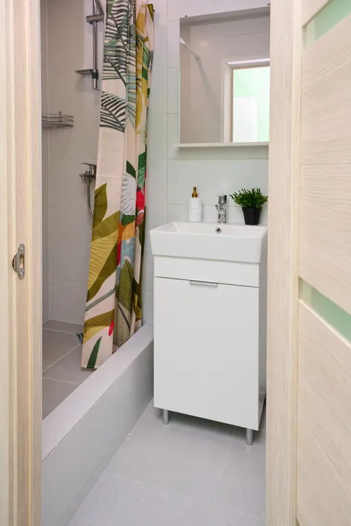 Студия у центрального здания ЮВЖД