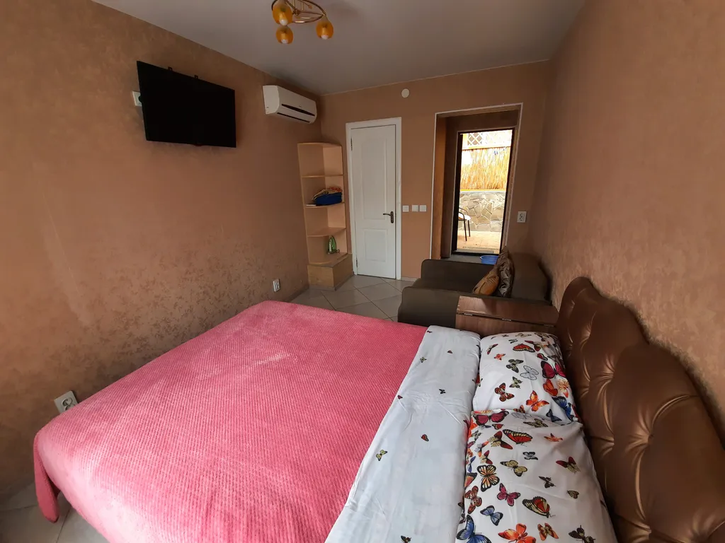 Не большой домик в самом центре Алупки возле Воронцовского пар