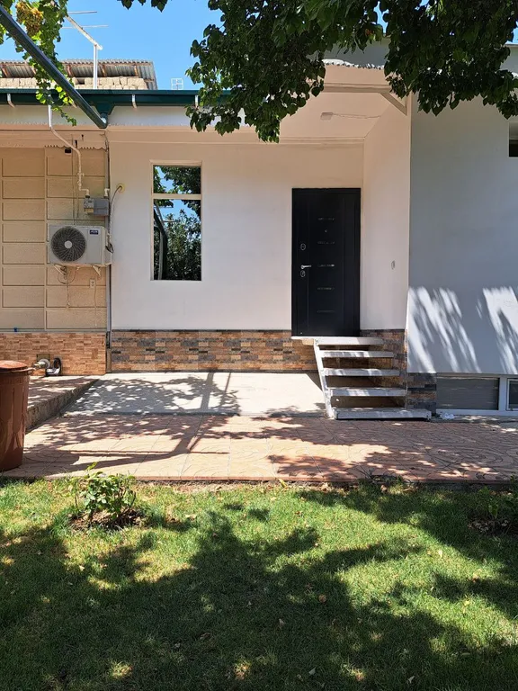 Апартамент с садом