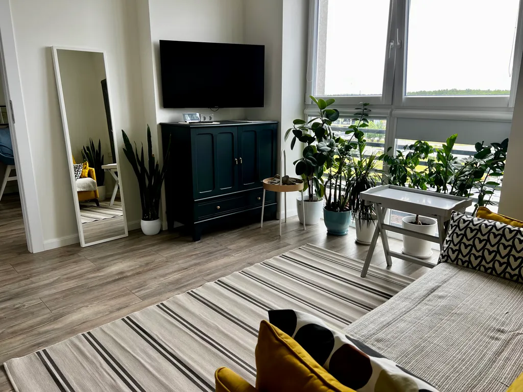 Современная уютная квартира около моря