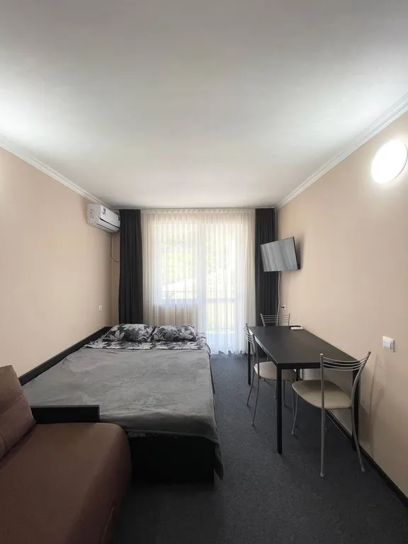 Тихий апартамент с кухонной зоной и стиральной машинкой