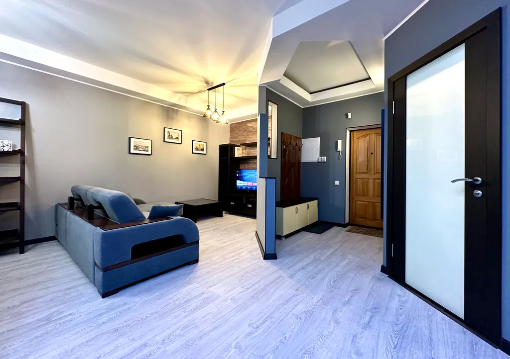 Двухкомнатная студия. Идеальная локация. Парковка во дворе.