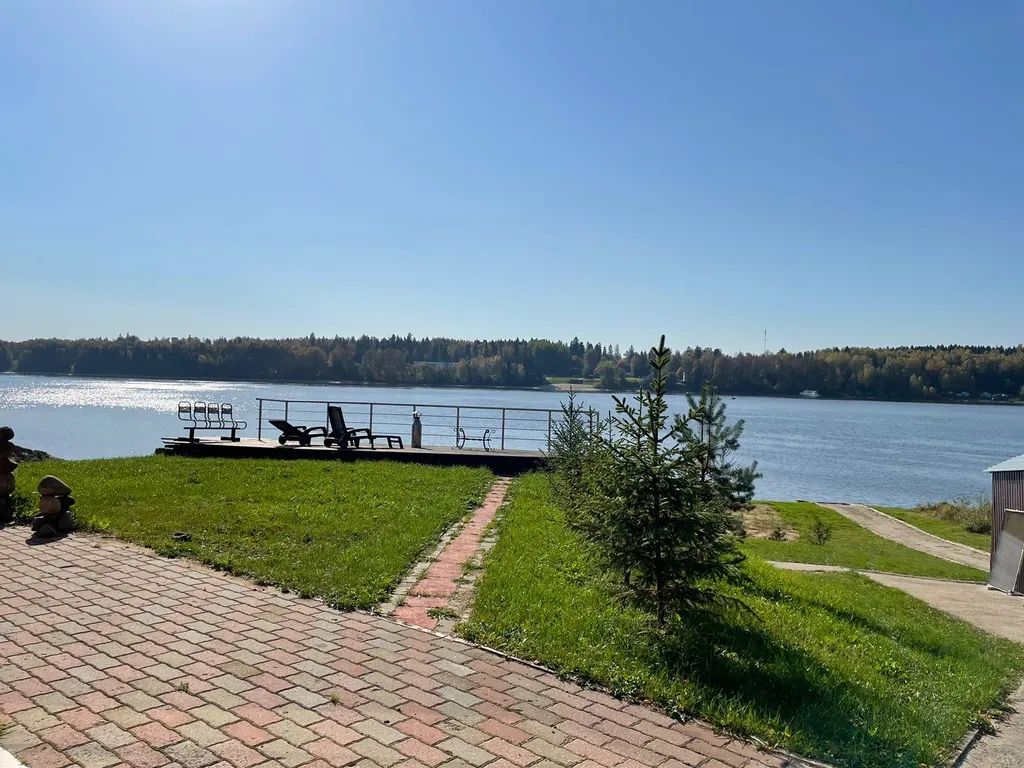 Дом на берегу реки Волга