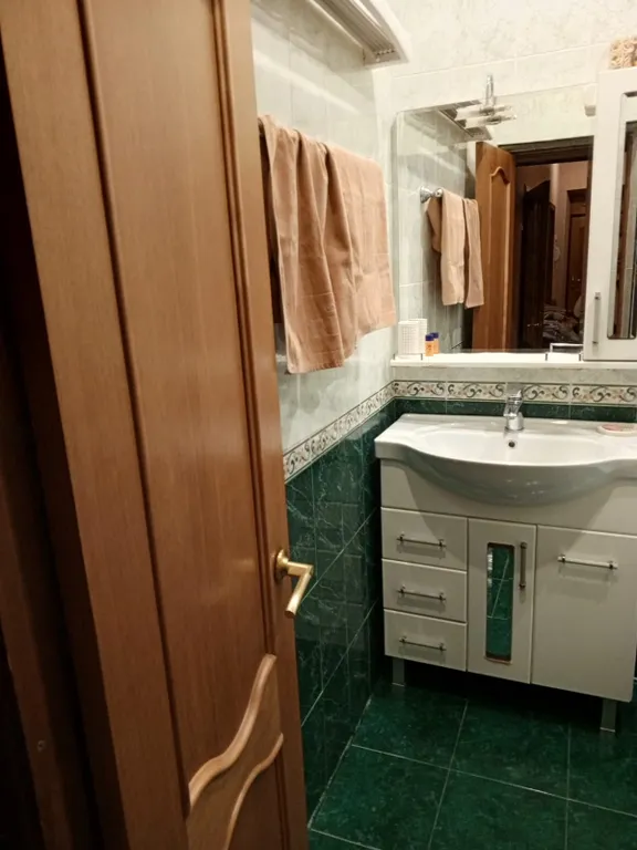 Чистая уютная с высокими потолками квартира