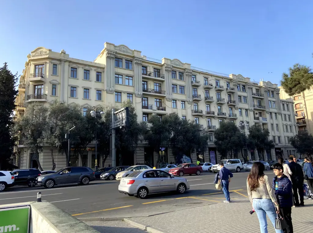 Апартаменты с видом на бульвар