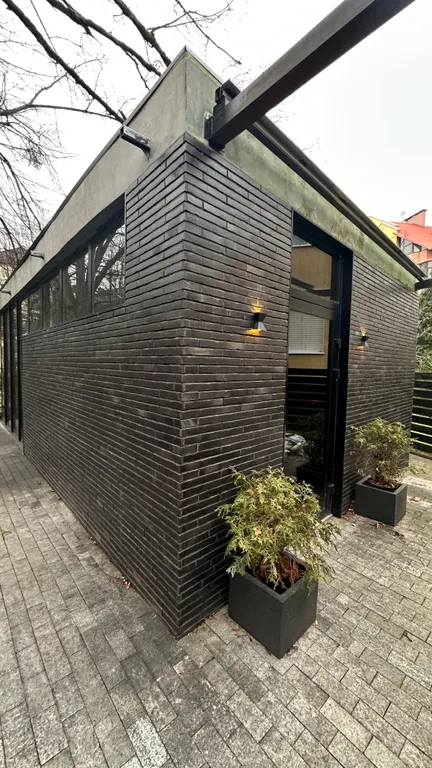 Отдельно стоящие апартаменты с придомовой территорией