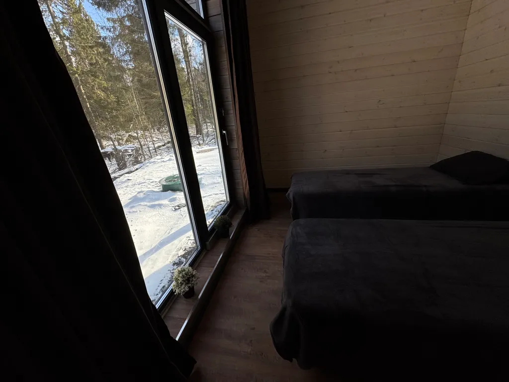 Уютный дом у озера, в 50 километрах от Петербурга, с мангалом, Wi-Fi