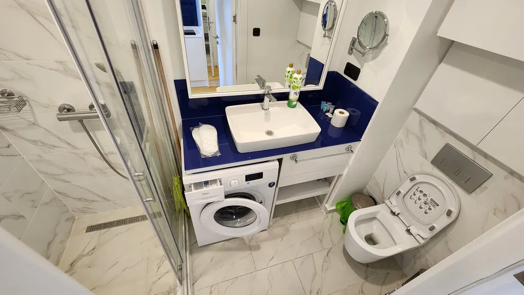 Вид на город и море