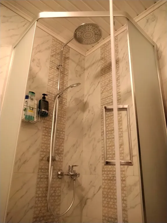 Дом усадьбы Александровские Горы на берегу озера Кривое