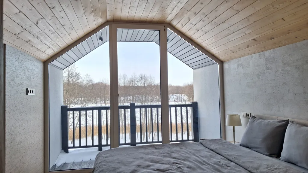 Современный дом на берегу озера в национальном парке Браславские озера