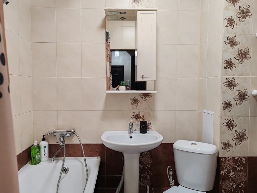 Евротрешка возле ТЦ Кит