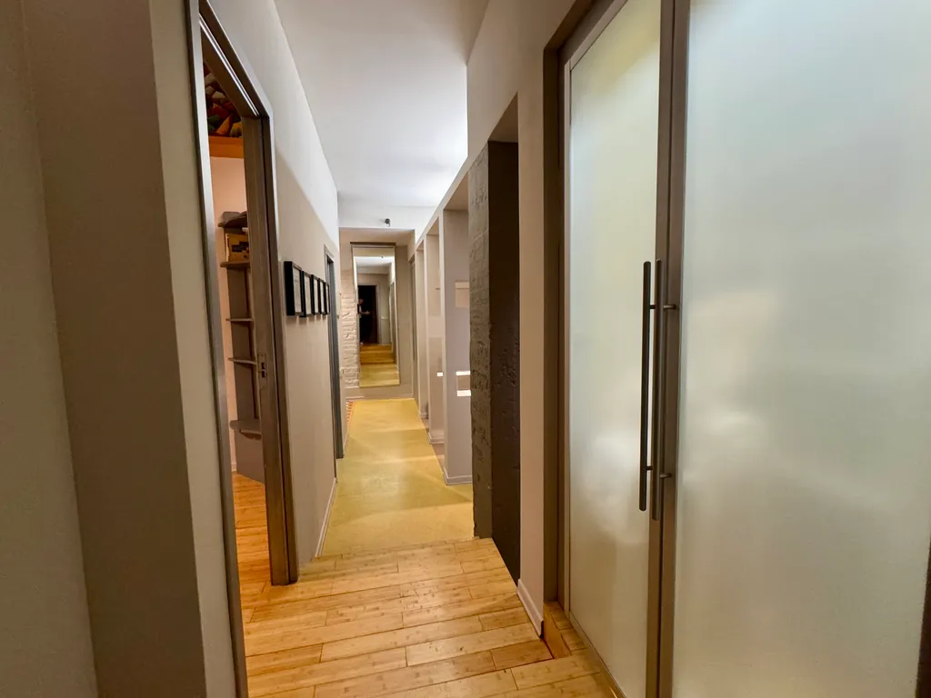 Дом на набережной с видом на Кремль и высокий потолок