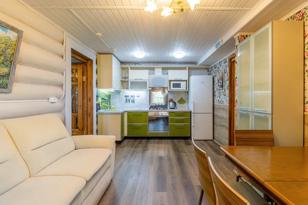 Дом с беседкой с видом на Волгу