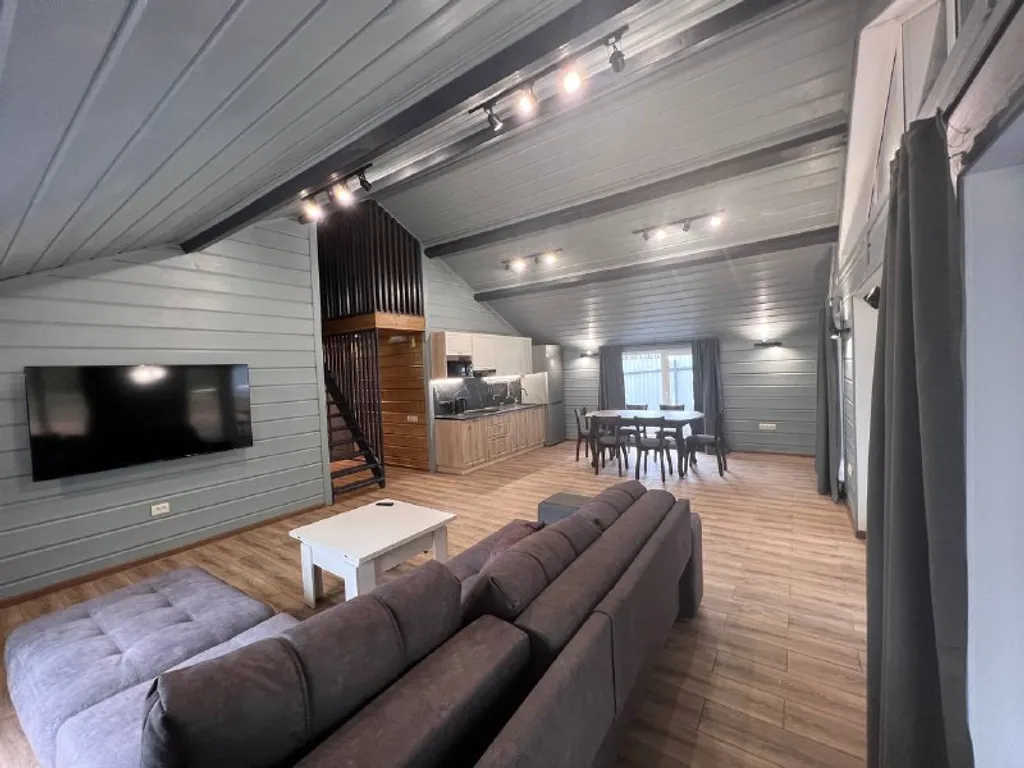 Уютный дом на краю леса