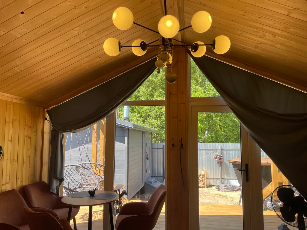 Уютный дом у леса