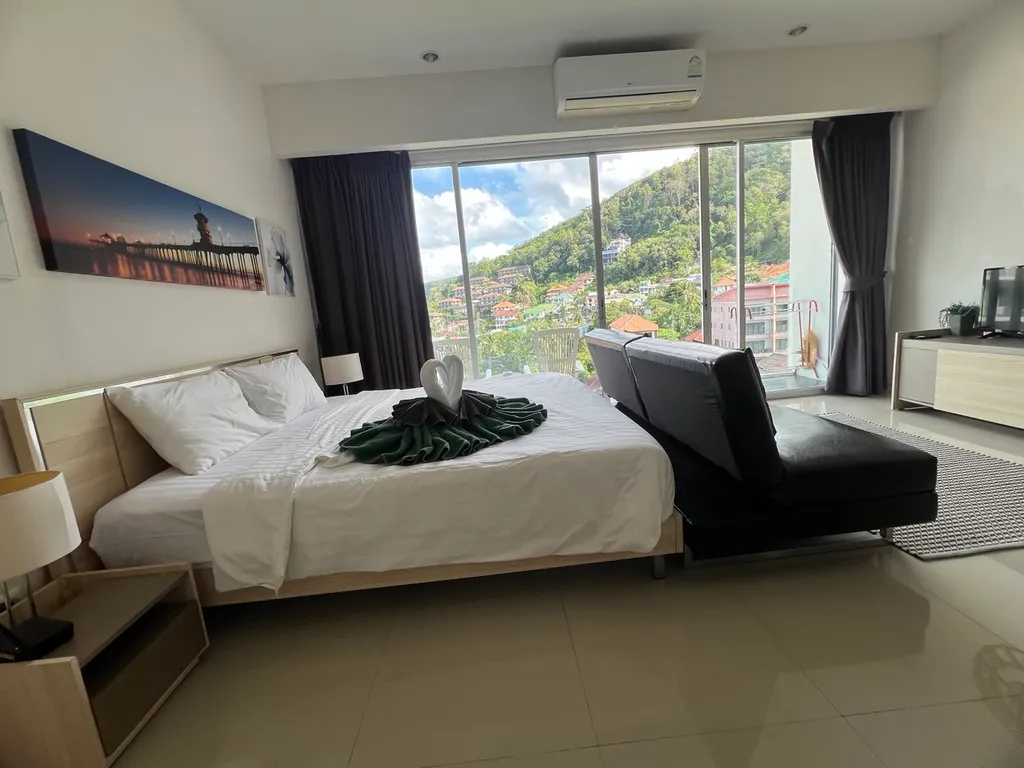 Стильная студия на последнем этаже с потрясающим видом на горы