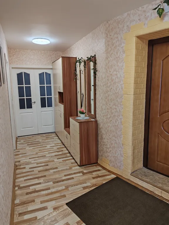 Квартира Большая и уютная квартира недалёко от центра с Кондиционером — Великий Новгород