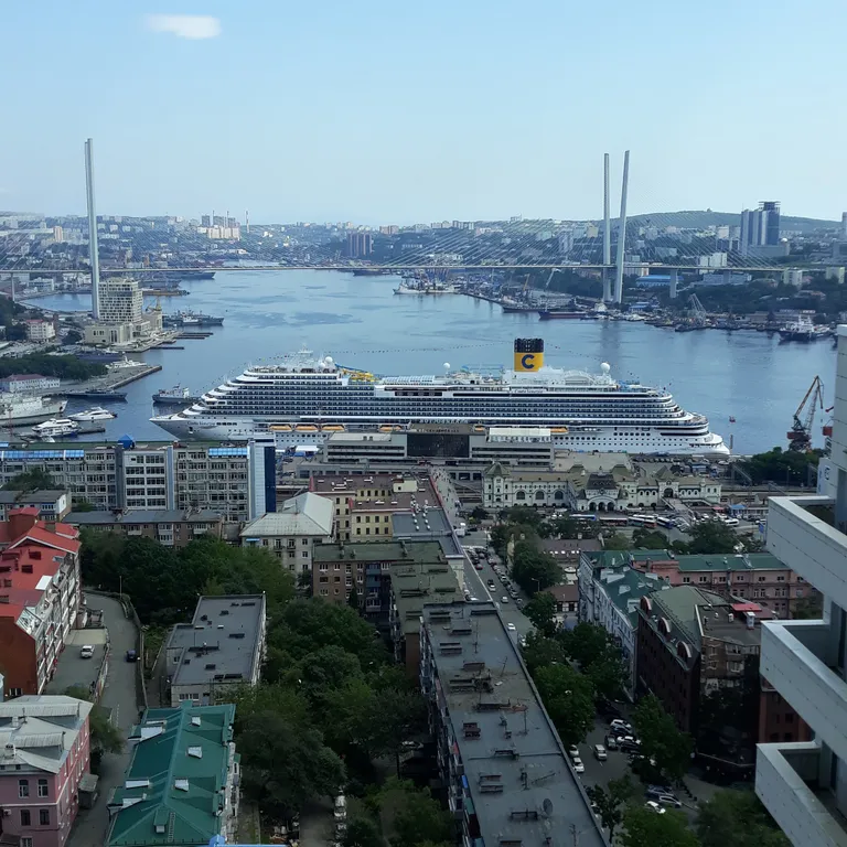 Апартаменты в центре города с прекрасным видом на золотой мост