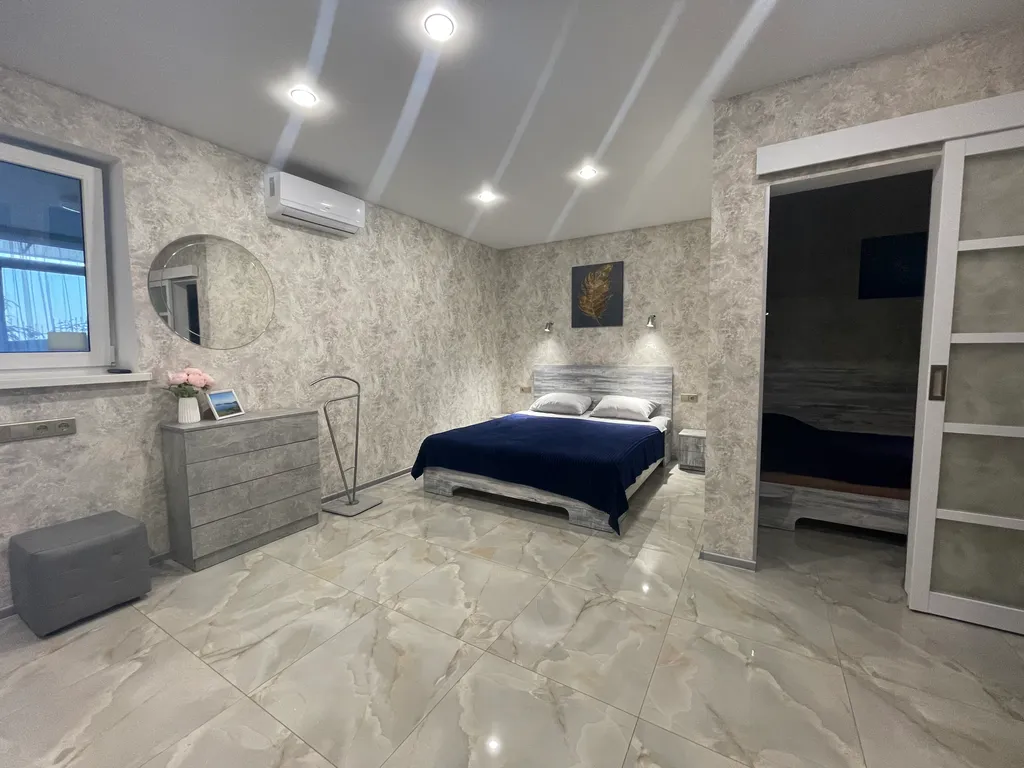 Семейный трехкомнатный номер на первом этаже с видом на море