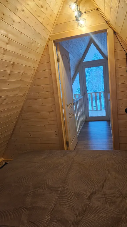 Новый двухуровневый Афрейм, две спальни и гостиная на Софийской поляне