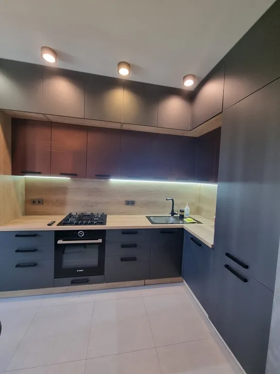 Уютный уголок около лесного озера