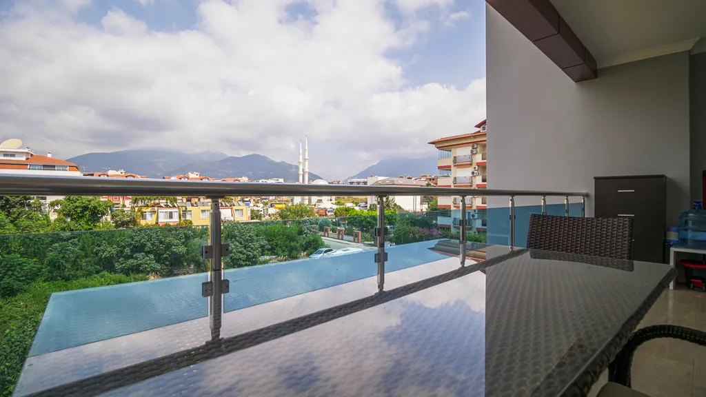 Семейная квартира с бассейном рядом с морем