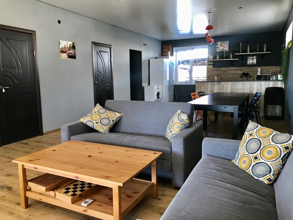 Уютный гостевой дворик в живописном тихом уголке