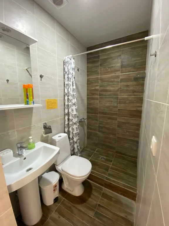 Уютный гостевой дворик в живописном тихом уголке