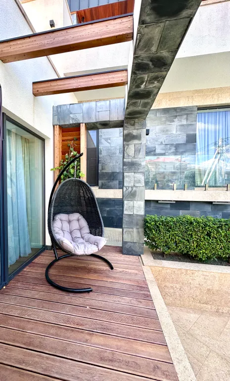 Вилла с бассейном среди виноградников Балаклавы