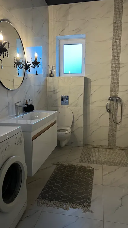 Частный дом за городом с видом на трассу и гору