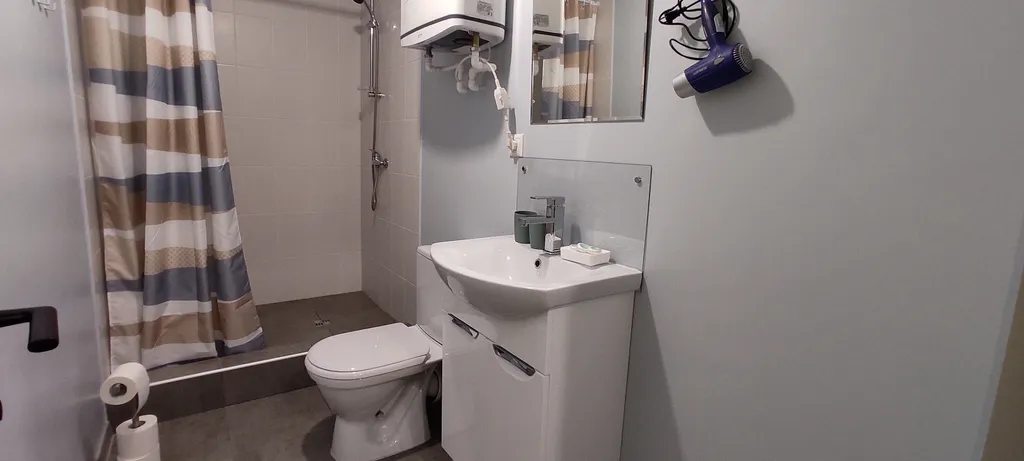 Уютная комната с видом на море