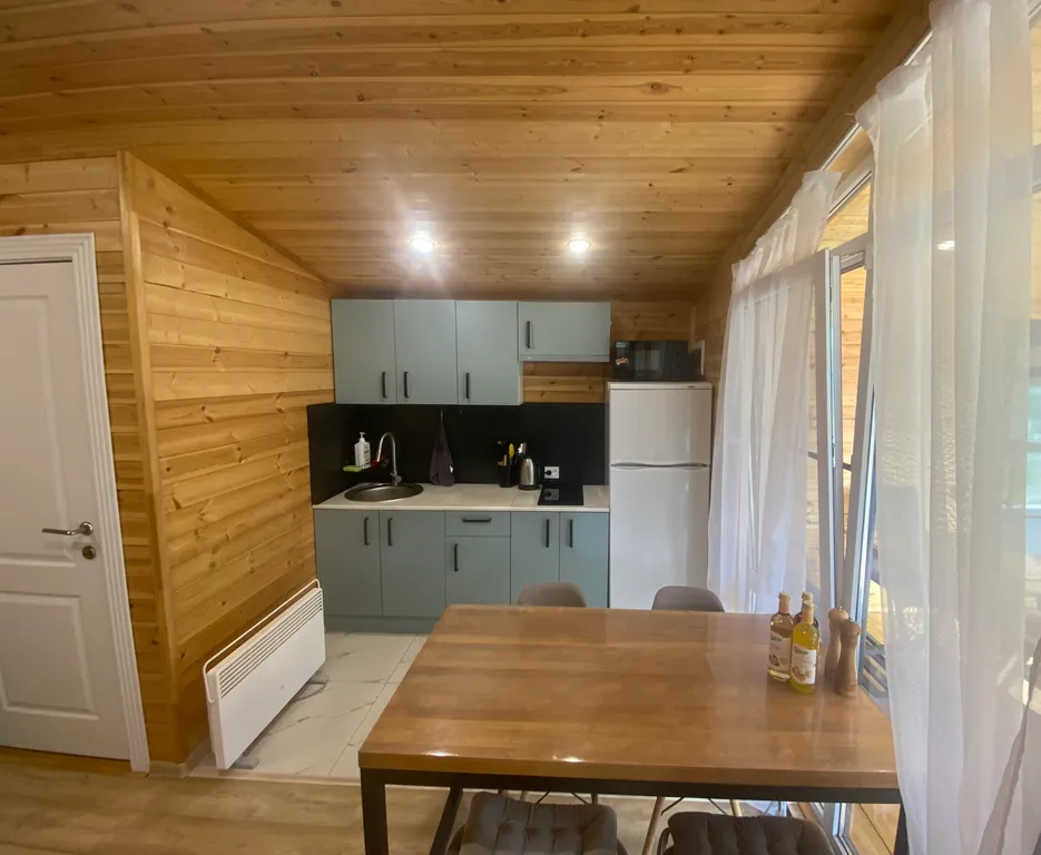 Дом 70m2 — чан, кухня, панорамные окна с видом на горы