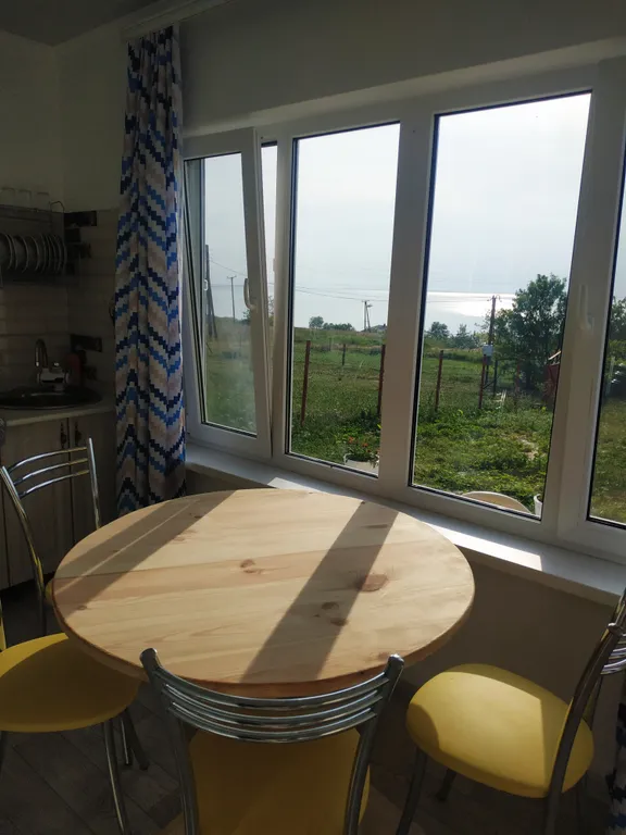 Уютный дом с кухней, на берегу моря