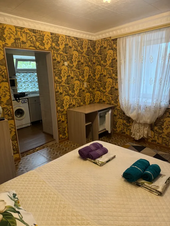 Уютная комната с отдельным входом в центре города, бюджетный вариант