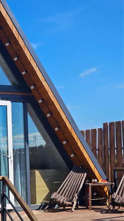 Уютный дом в стиле Афрейм в черте города