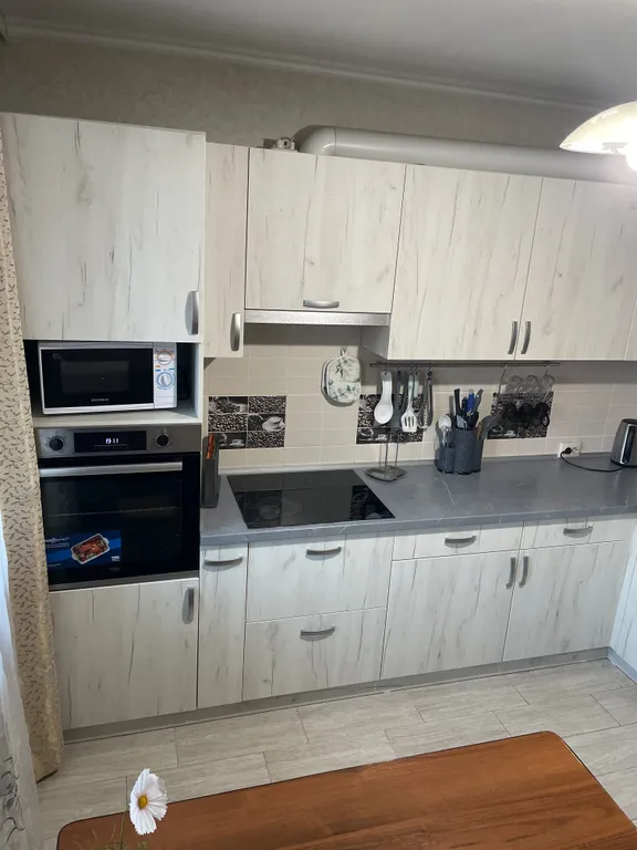 Уютная просторная квартира с просторной кухней