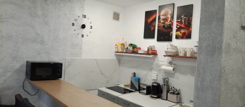 Студия напротив часовой башни