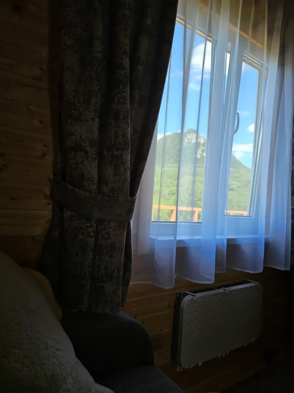 Уютный эко-дом у горы