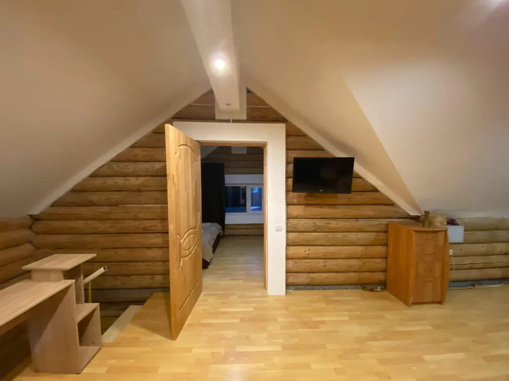 Дом с прудом