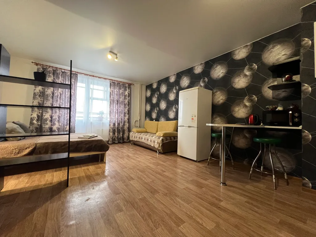 Уютная студия в Северном с кроватью и диваном