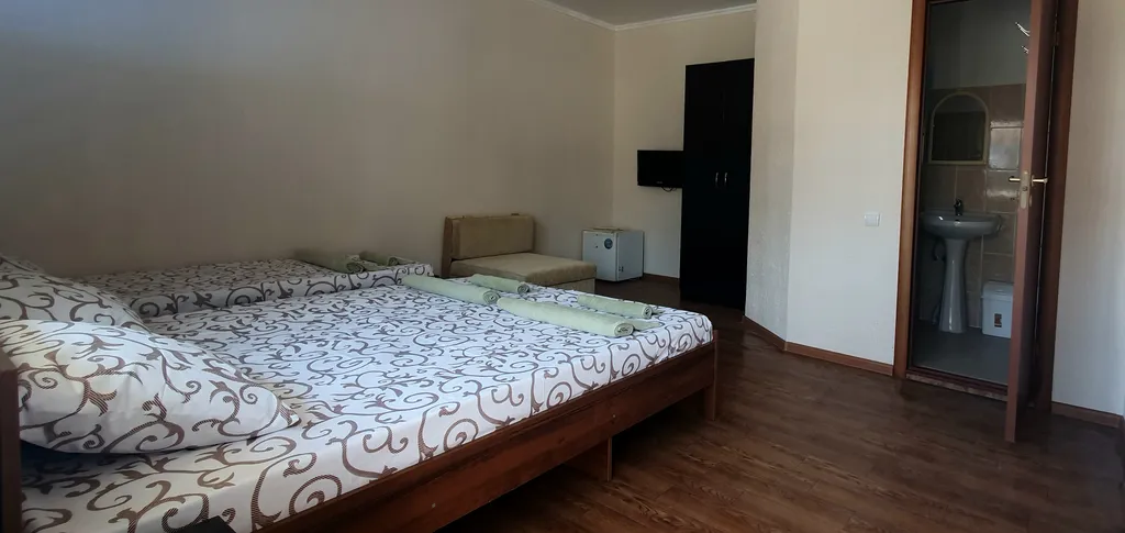 Просторный номер для семьи в небольшом уютном доме с хорошим бассейном