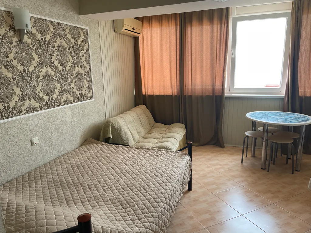 Эллинг-студия с видом на море, Восточная набережная