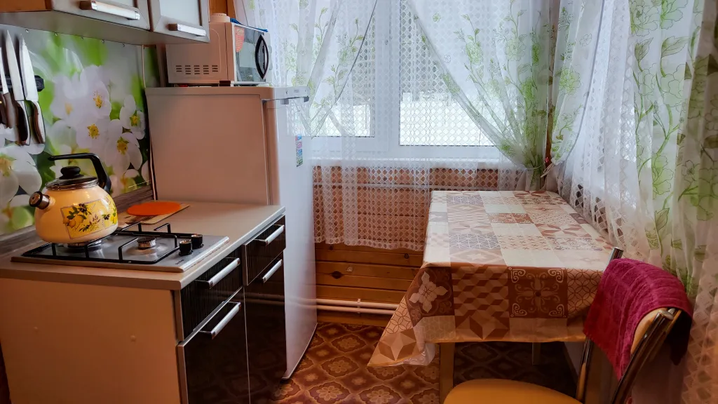 Коттедж Дом у озера с баней, чаном и детской площадкой с батутом. — Ланино