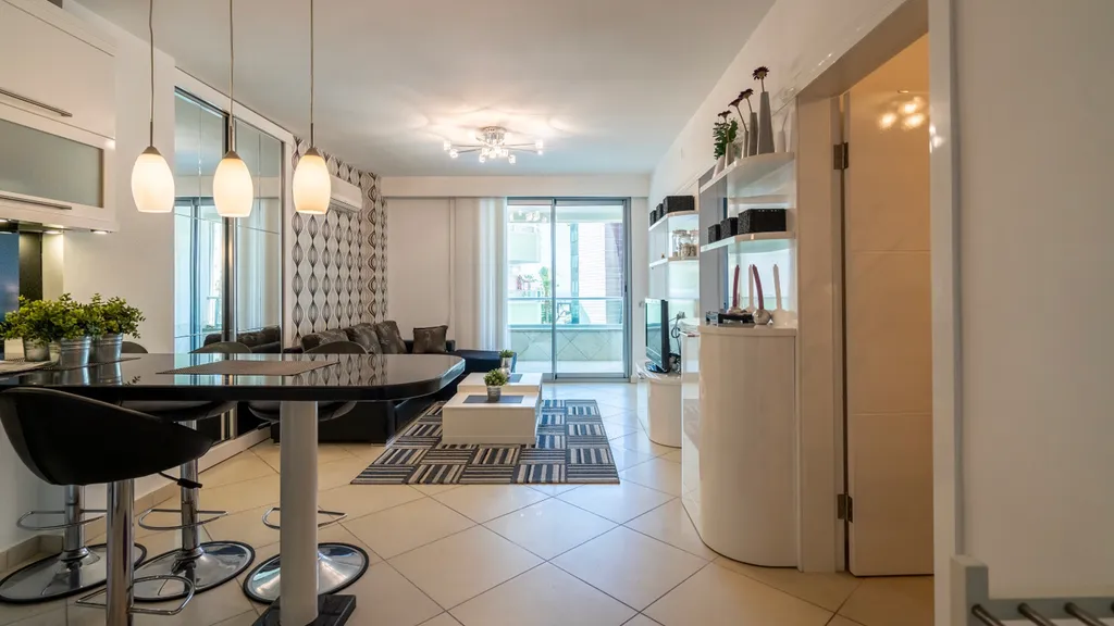 2BD Flat 50m to the Beach