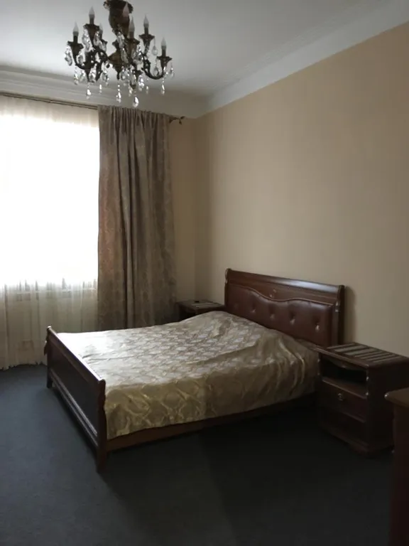 8-комнатный Дом