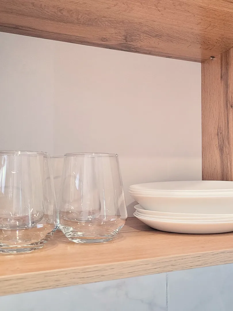 тарелки и стаканы тарелки и стаканы