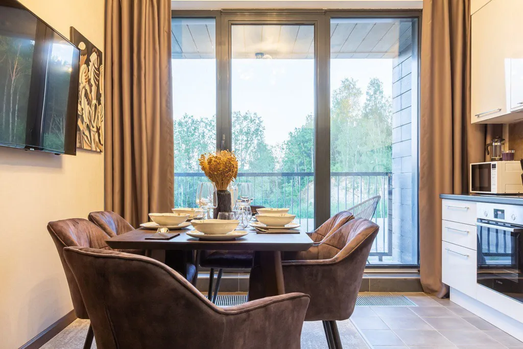 Апартамент с двумя спальнями и большим балконом у курорта